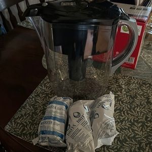 Brita water filter with replacement filters